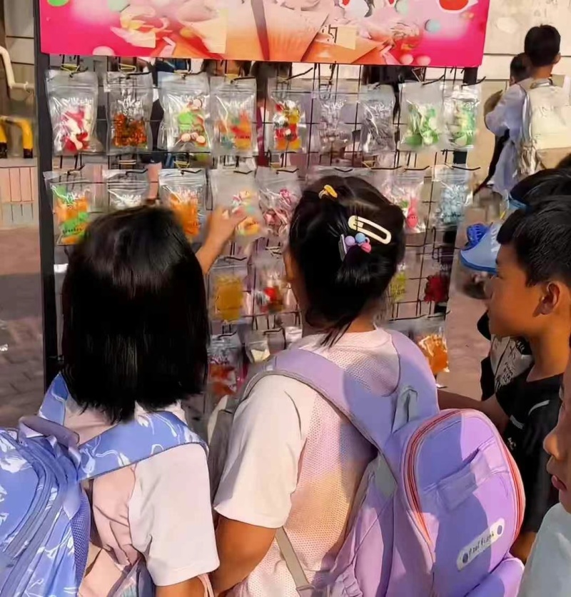 糖果手抓厂家包软糖果散装摆摊小包零食新式软糖摆摊货源