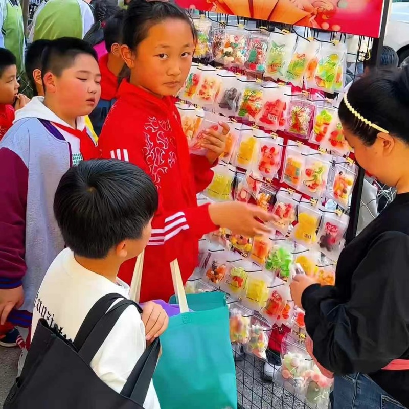糖果手抓厂家包软糖果散装摆摊小包零食新式软糖摆摊货源