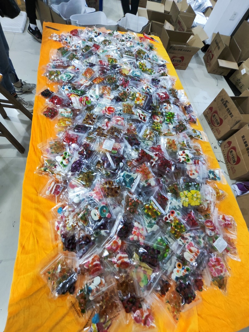 糖果手抓厂家包软糖果散装摆摊小包零食新式软糖摆摊货源