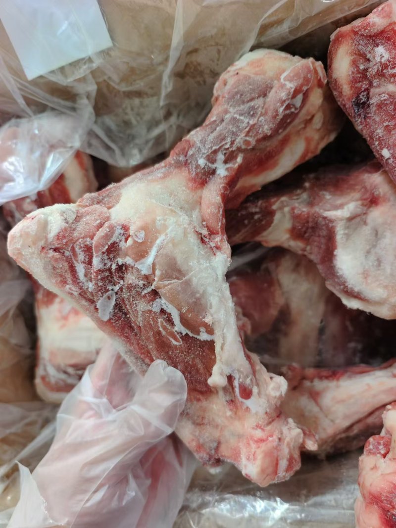 多肉前腿骨，6块一斤，带肉率高，新货，颜色鲜亮