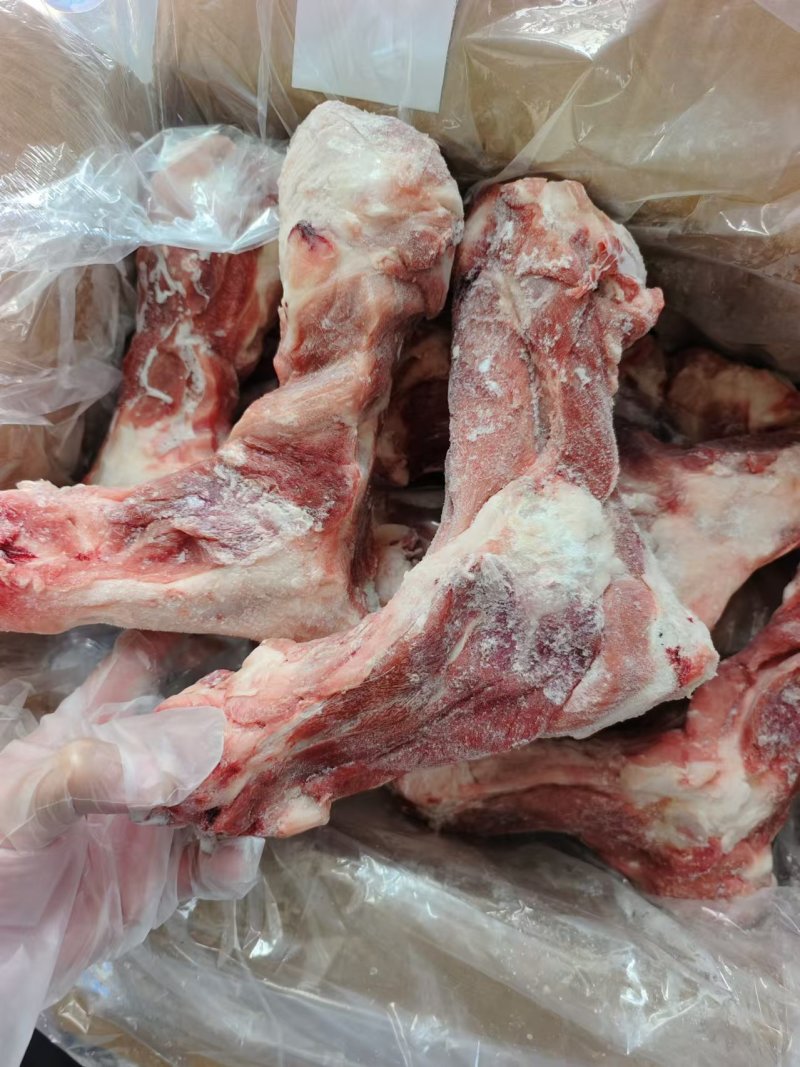 多肉前腿骨，6块一斤，带肉率高，新货，颜色鲜亮