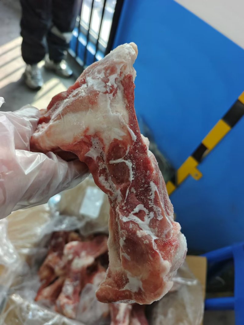 多肉前腿骨，6块一斤，带肉率高，新货，颜色鲜亮