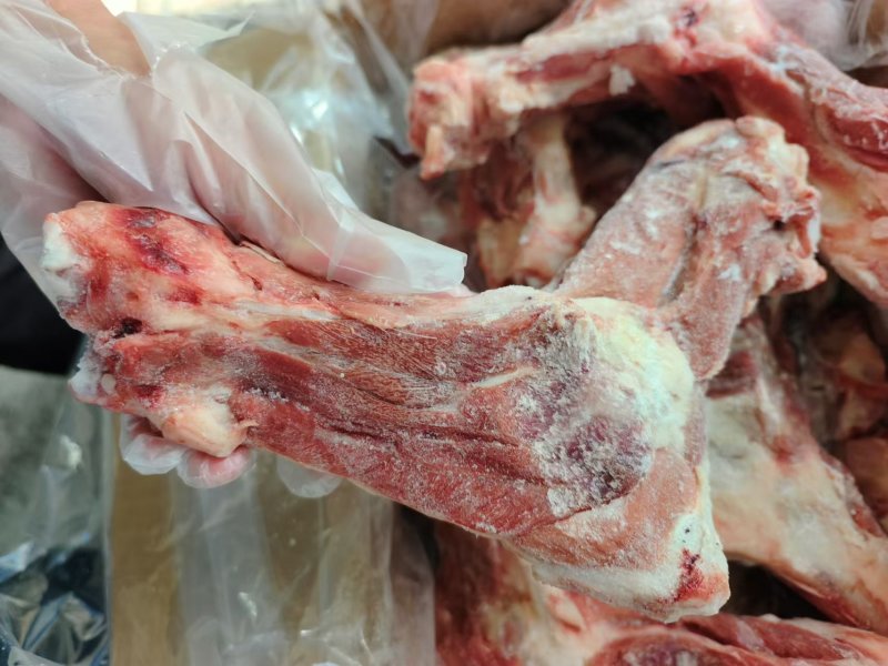 多肉前腿骨，6块一斤，带肉率高，新货，颜色鲜亮