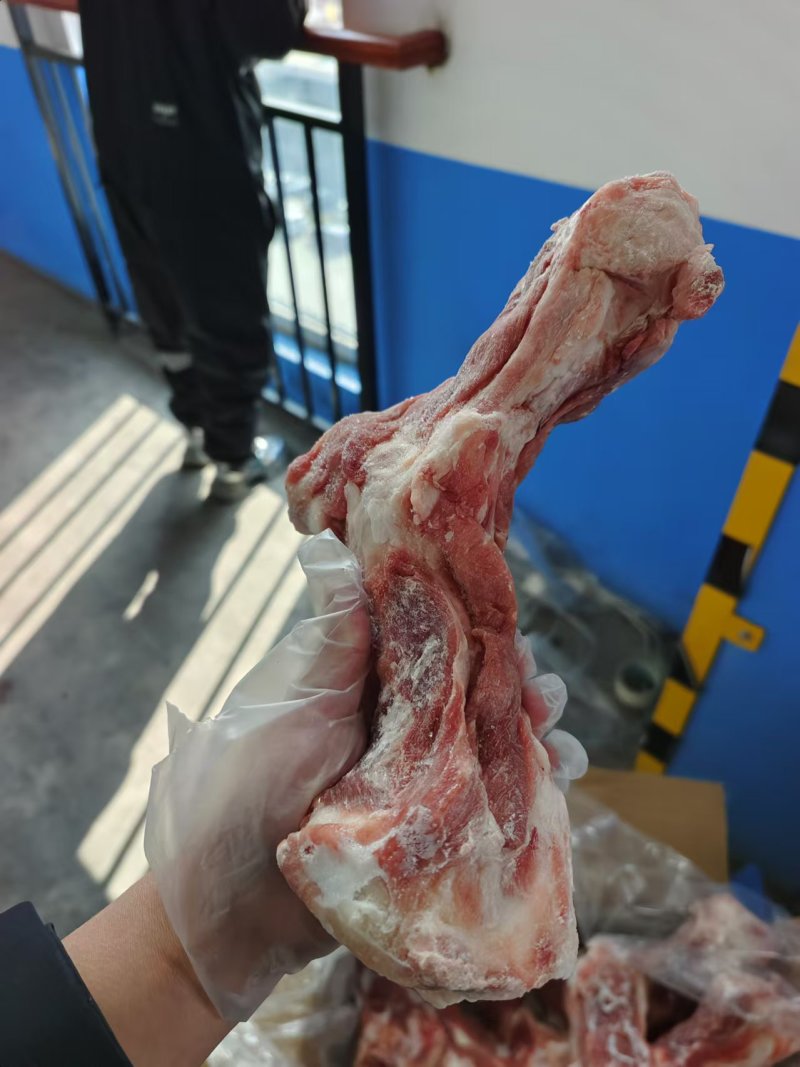 多肉前腿骨，6块一斤，带肉率高，新货，颜色鲜亮
