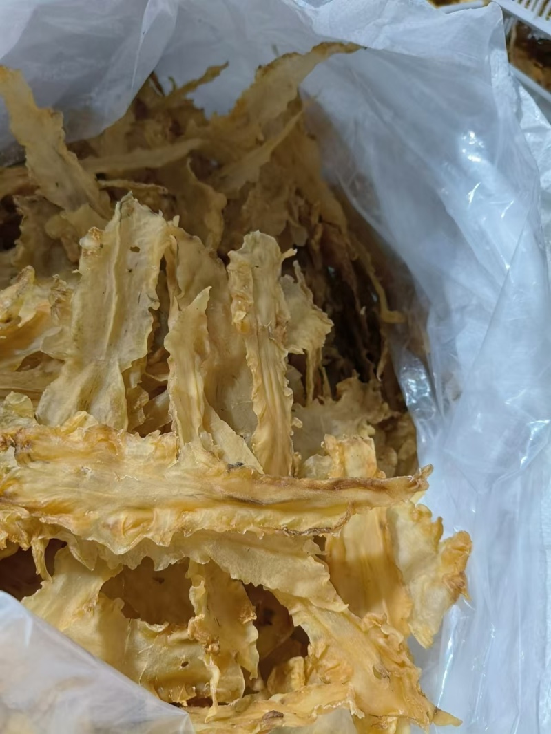 青岛鳕鱼花胶各规格齐全，足干肉厚，保质保量