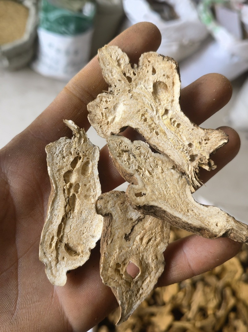 白术生浙白术大统，蜂窝明显，关书药业批发中药材