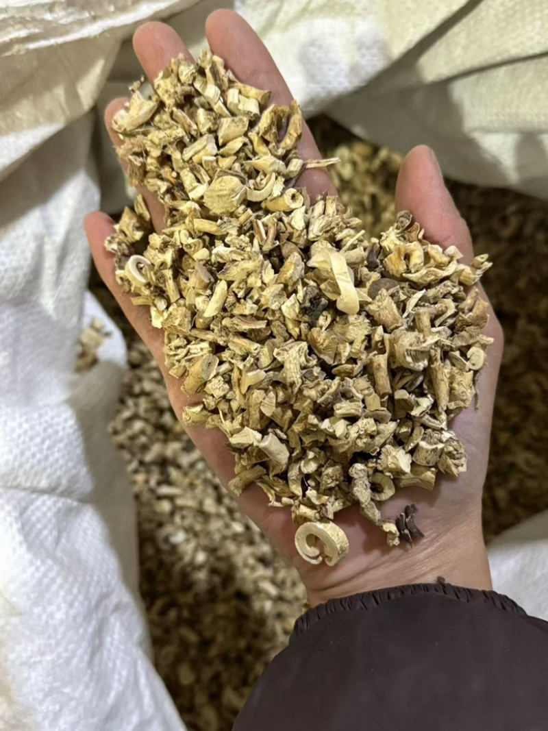 白鲜皮实拍发货前过筛
