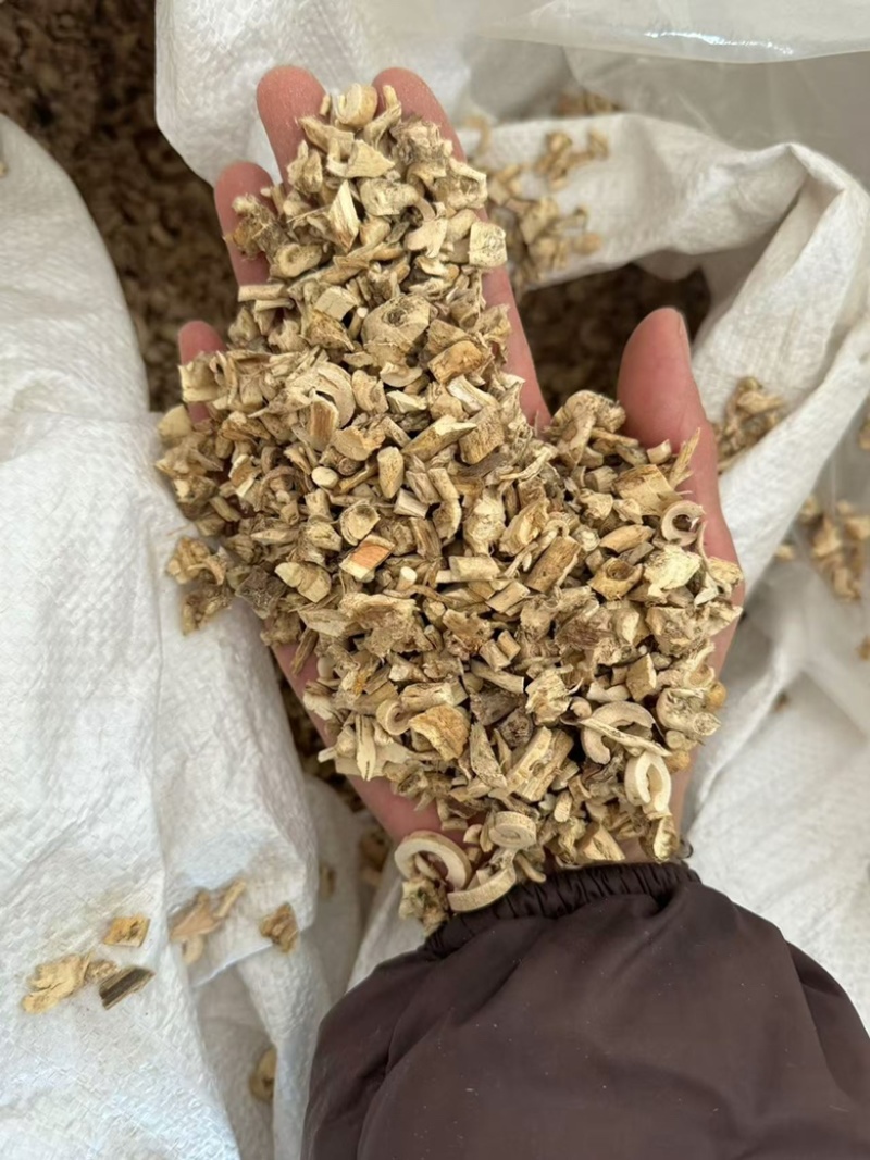 白鲜皮实拍发货前过筛