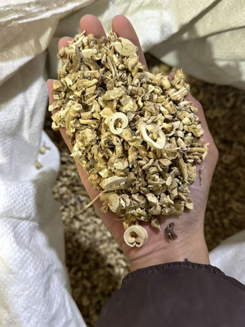 白鲜皮实拍发货前过筛