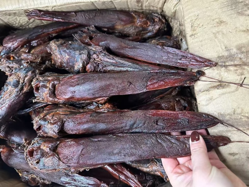 腊猪舌头猪舌头批发烟熏猪耳朵特产老腊肉下酒菜