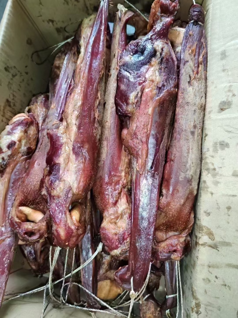 腊猪舌头猪舌头批发烟熏猪耳朵特产老腊肉下酒菜