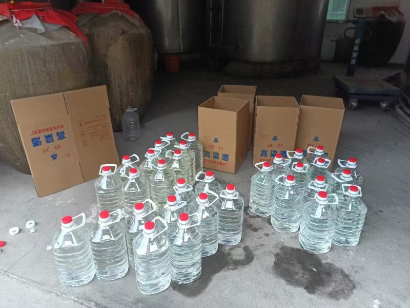 52度浓香型白酒8年老酒散酒，量大优惠欢迎新老客户前来合