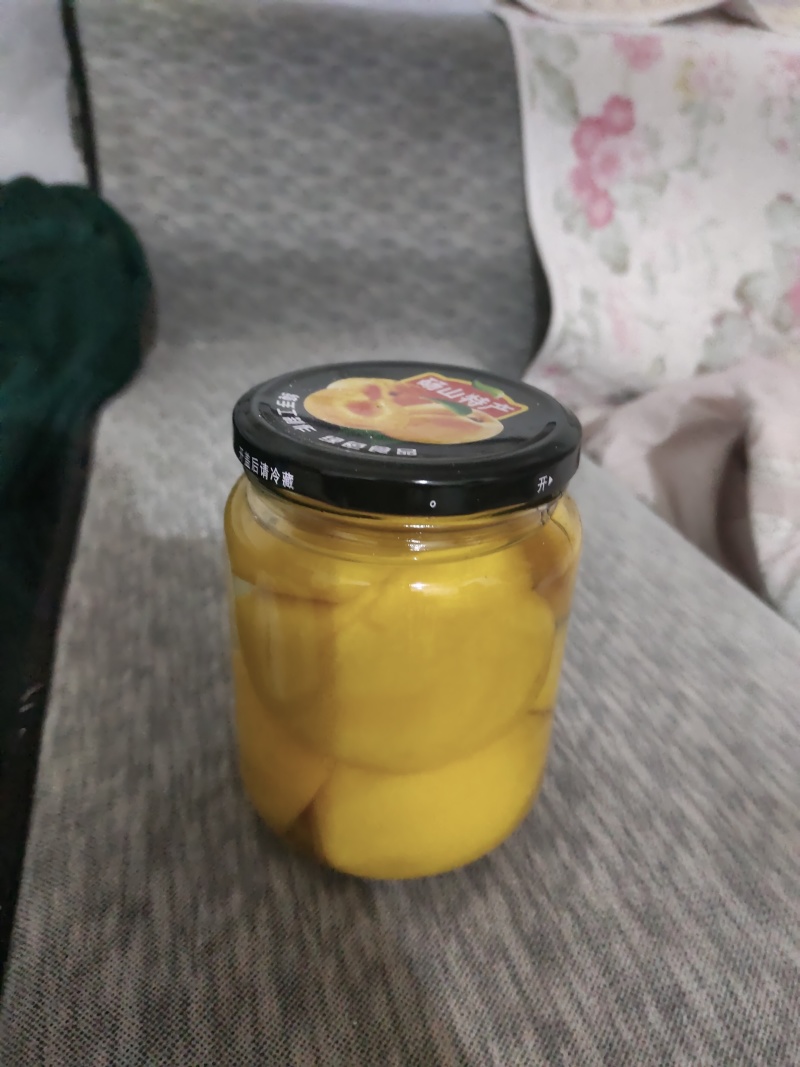 黄桃罐头，纯手工制作，纯白糖不带添加剂，有需要的老板联系