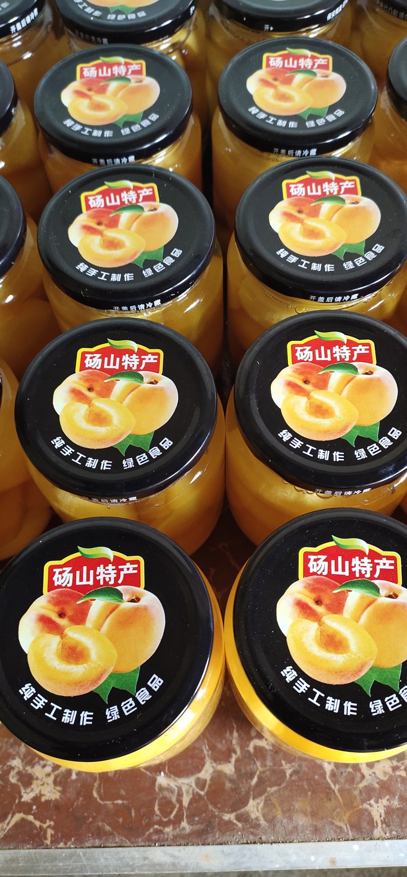 黄桃罐头，纯手工制作，纯白糖不带添加剂，有需要的老板联系