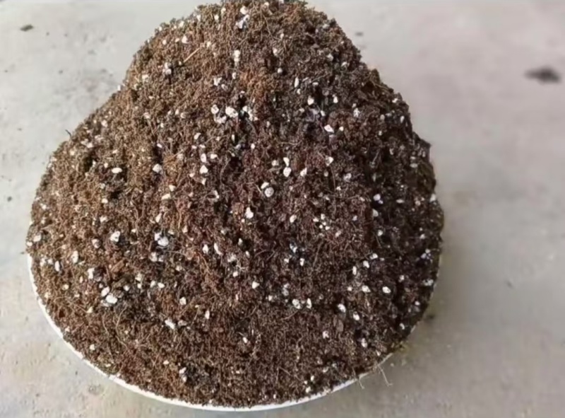 营养土，育苗基质，大量有货，厂家直销。欢迎咨询