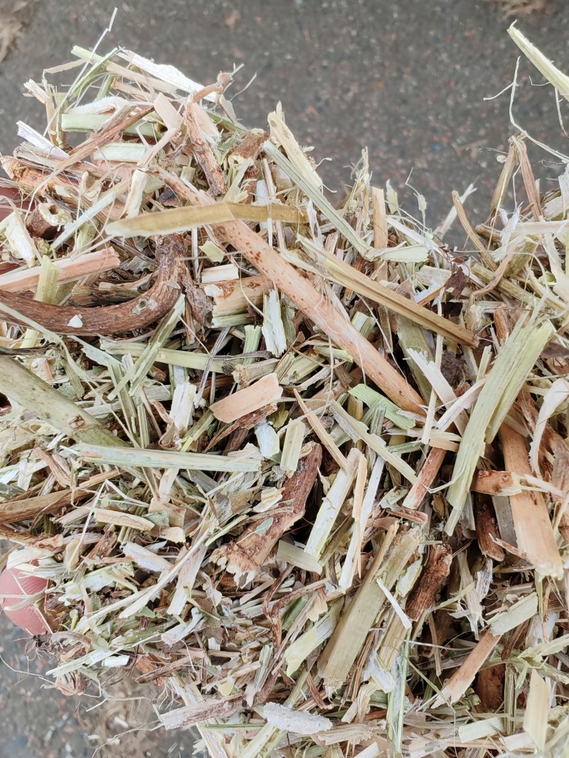 河南花生秧牛羊草段，叶粉。无土无膜无霉变，颜色绿。
