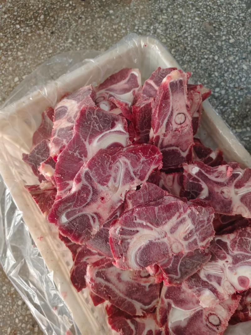 国产满肉牛脖骨。可以按要求定做大小包装。长期供应！