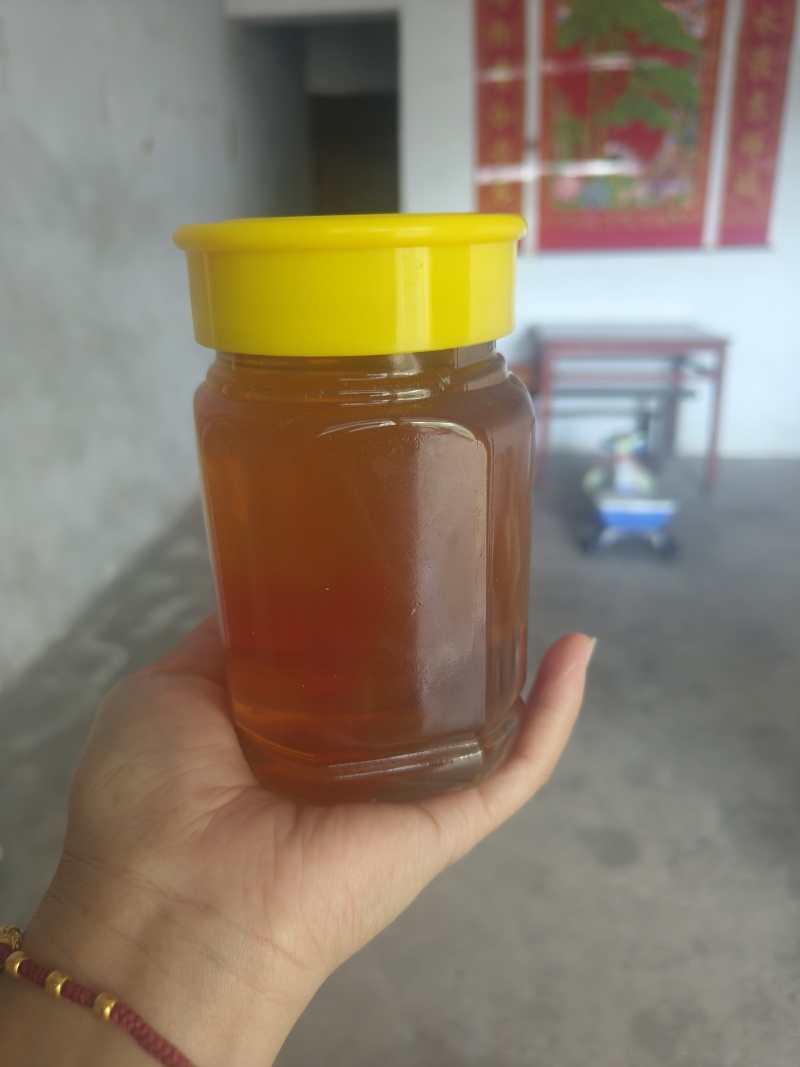 高山圆桶土蜂蜜，花开四季，甜如初恋，产地直销，货源充足