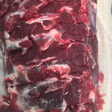 大量批发鲜牛肉，每天现宰现卖，厂家直销无中间商，
