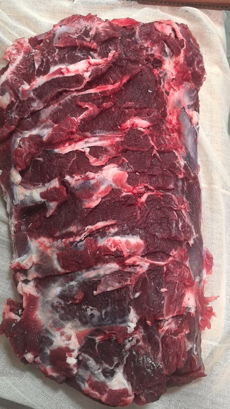 大量批发鲜牛肉，每天现宰现卖，厂家直销无中间商，