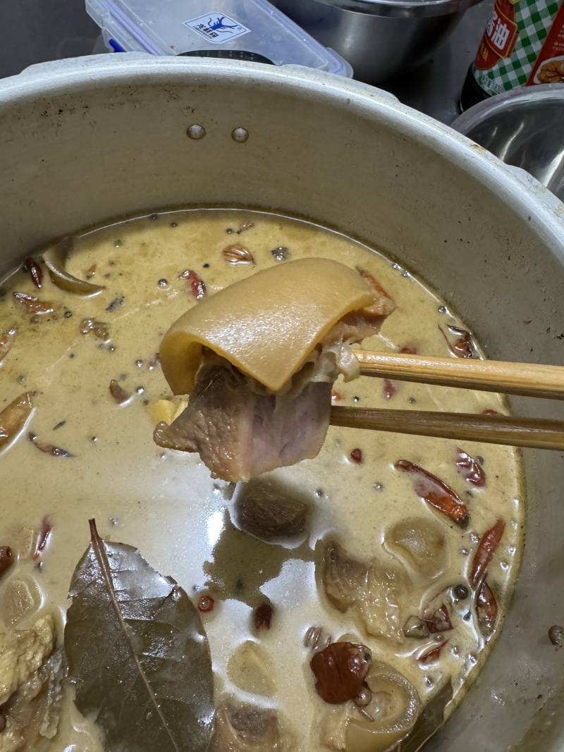 带皮带骨牛肉，红烧黄焖，价格低，适合中晚餐，酒席，食堂等