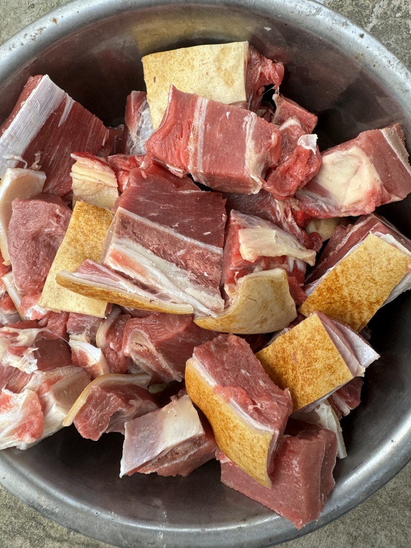 带皮带骨牛肉，红烧黄焖，价格低，适合中晚餐，酒席，食堂等