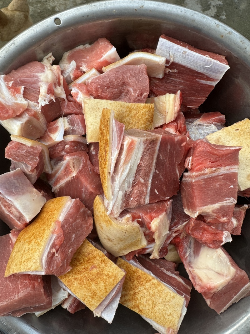 带皮带骨牛肉，红烧黄焖，价格低，适合中晚餐，酒席，食堂等