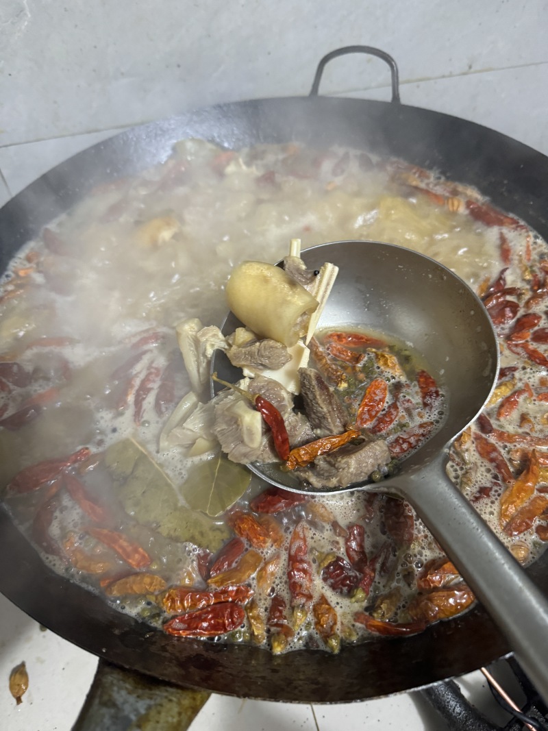 带皮带骨牛肉，红烧黄焖，价格低，适合中晚餐，酒席，食堂等