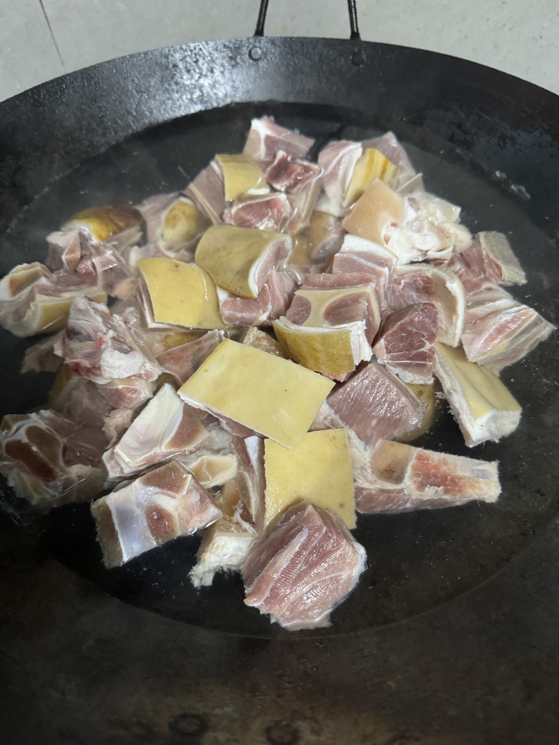 带皮带骨牛肉，红烧黄焖，价格低，适合中晚餐，酒席，食堂等