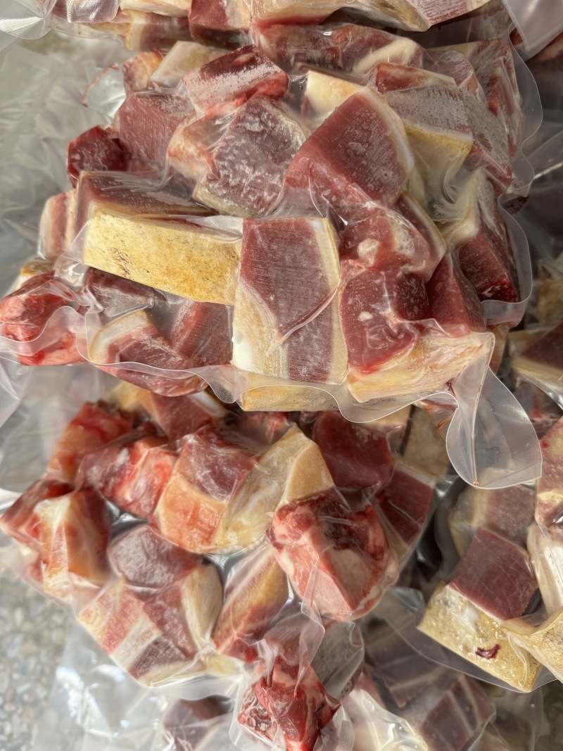 带皮带骨牛肉，红烧黄焖，价格低，适合中晚餐，酒席，食堂等