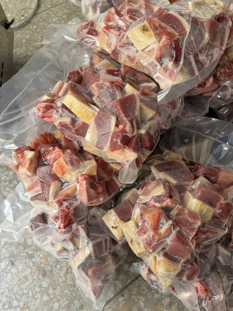 带皮带骨牛肉，红烧黄焖，价格低，适合中晚餐，酒席，食堂等