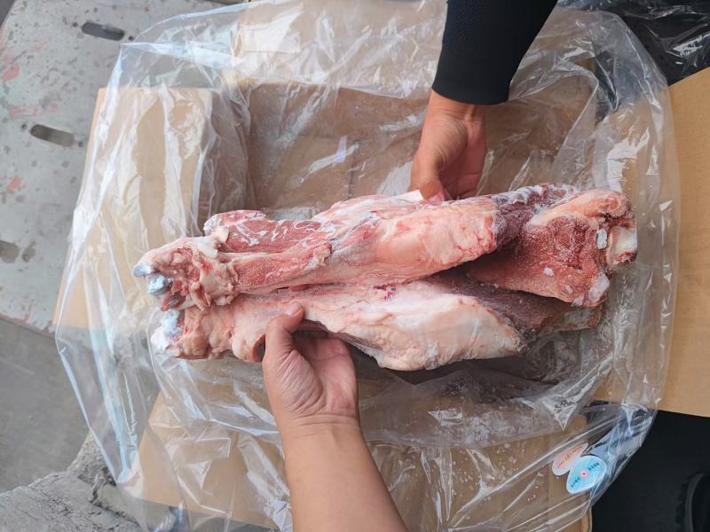 后腿骨可以加工成肉骨块