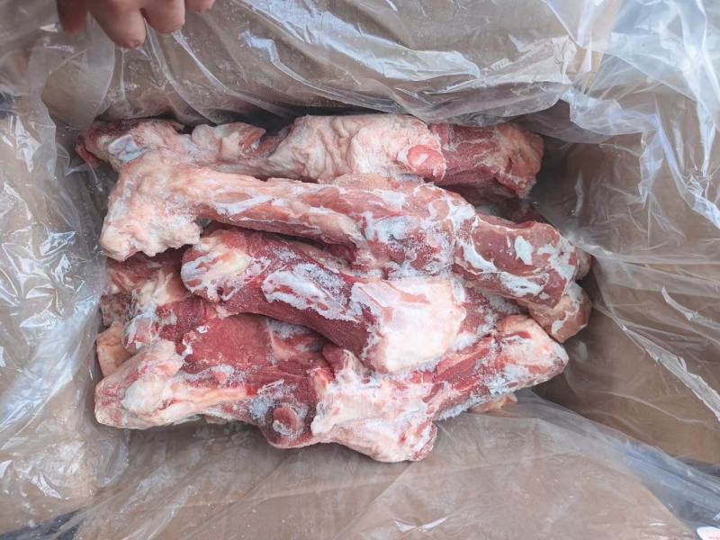 后腿骨可以加工成肉骨块