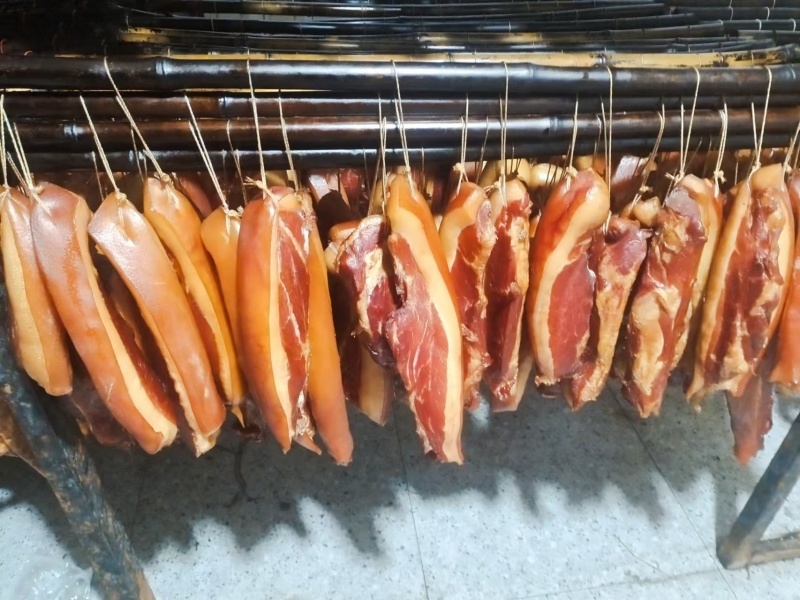 四川腊肉，香肠，自己家养的粮食猪手工制作品质经得起考验