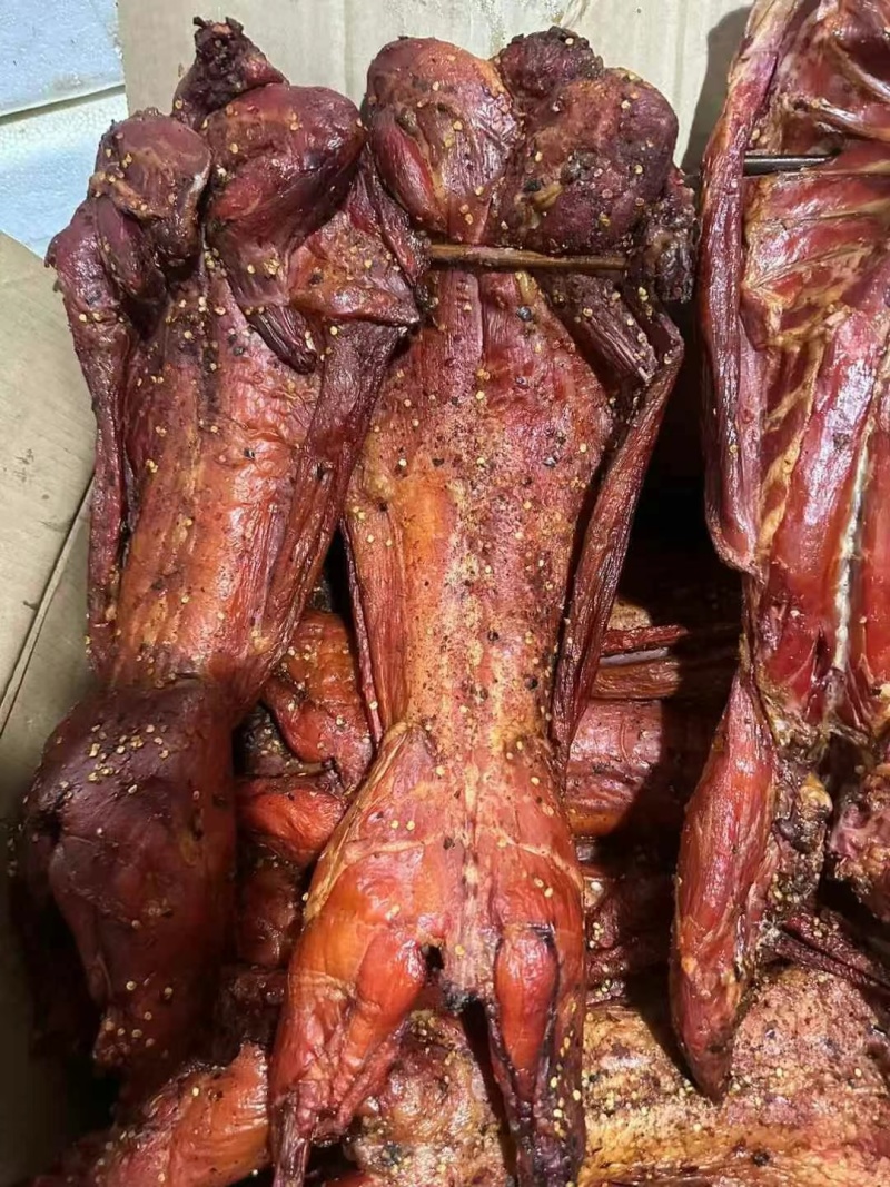烟熏五香麻辣兔子肉展会地摊饭店烟熏兔子批发