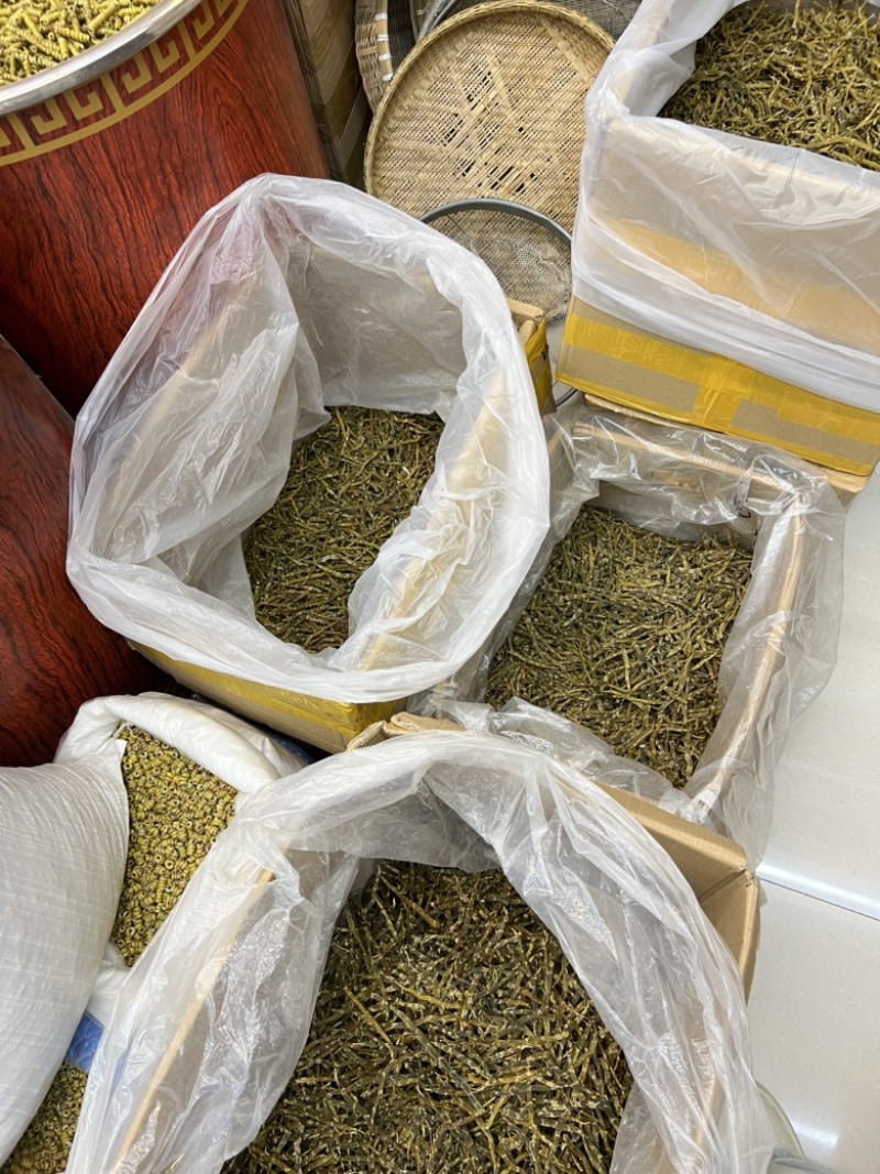 珍虫石斛条，好货不多，需要的老板来电460一斤