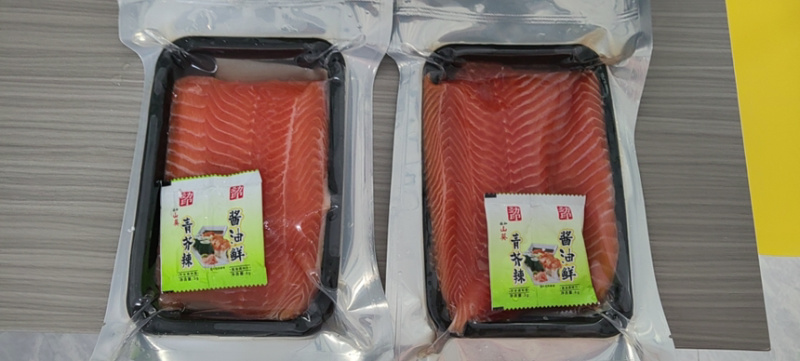 大量供应三文鱼中段批发刺身日料送芥末调料包