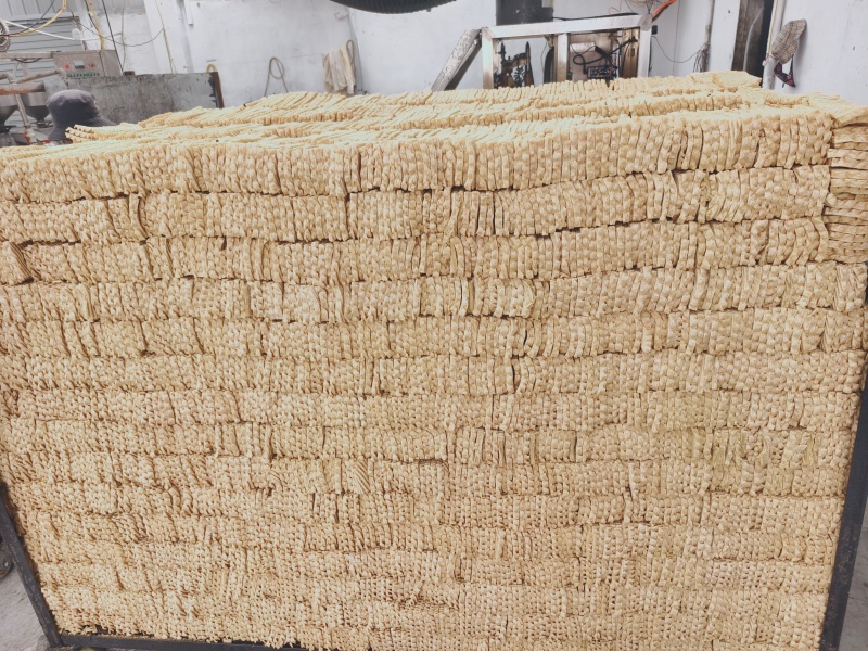 邳州市周老头食品厂，纯手工制作，口感不错的兰花干，有需要