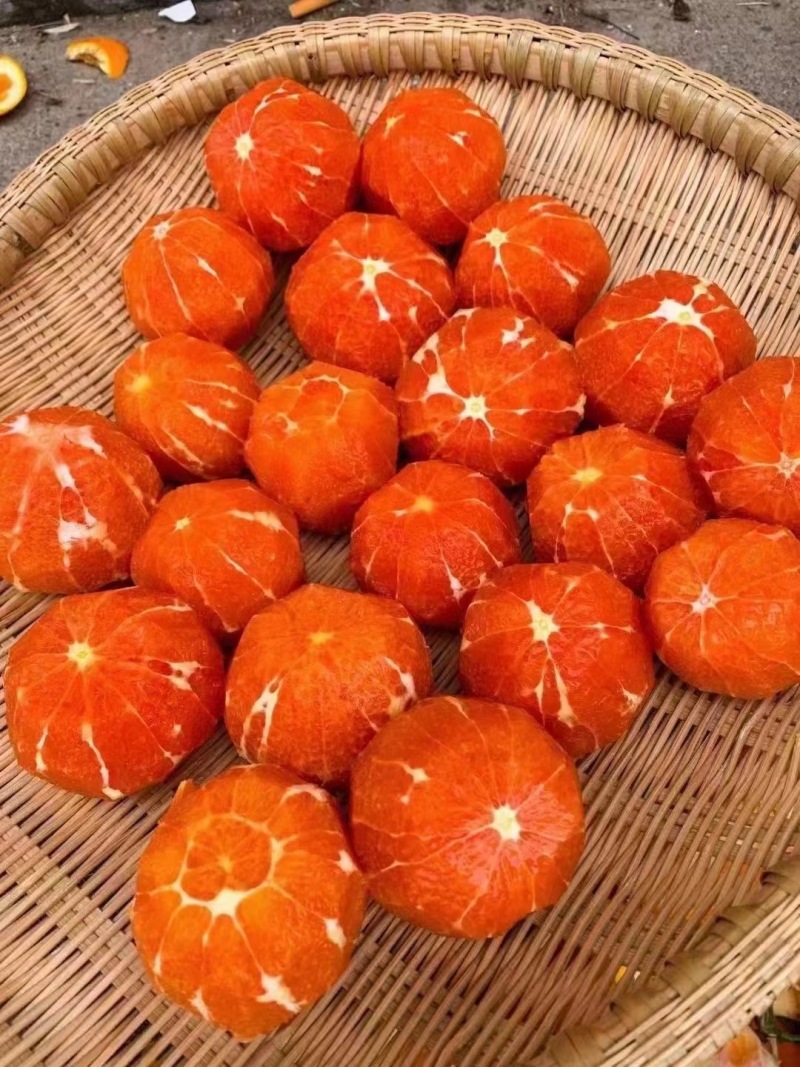秭归脐橙，好山好水出好橙，口感丝滑，价格实惠。你值得拥有