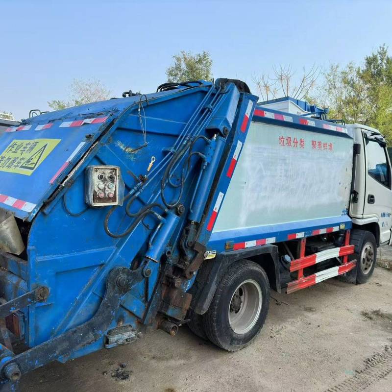 个人闲置一台二手压缩垃圾车