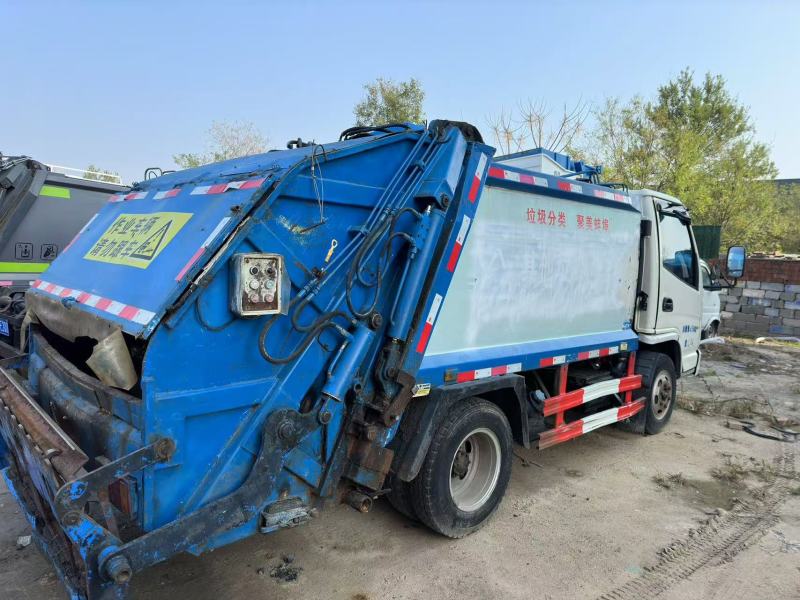 个人闲置一台二手压缩垃圾车