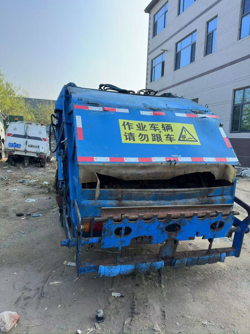个人闲置一台二手压缩垃圾车