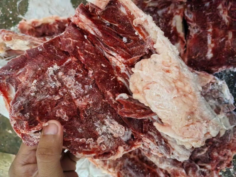 牛脊骨，含肉量为满肉，货源充足全国发货手续齐全