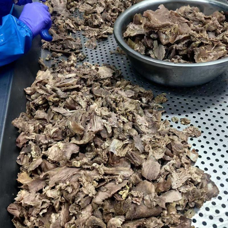 熟牛腱子修割不规则肉块，原味原色无添加，剔骨肉美味
