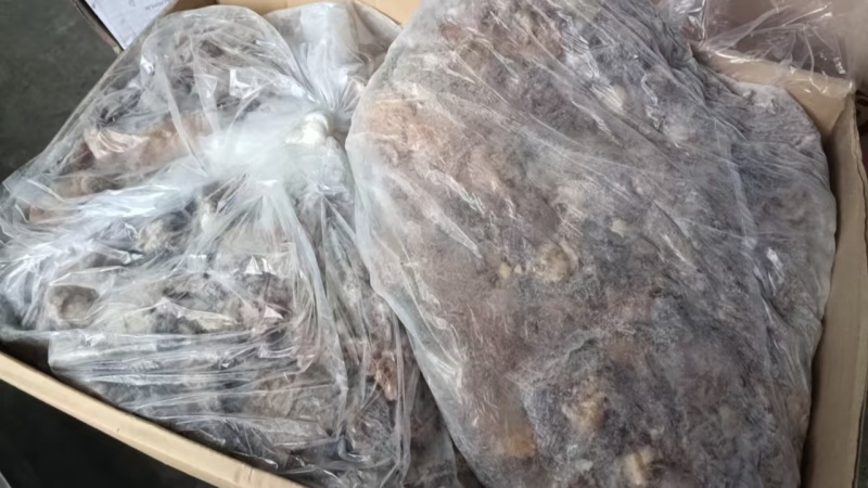 熟牛腱子修割不规则肉块，原味原色无添加，剔骨肉美味