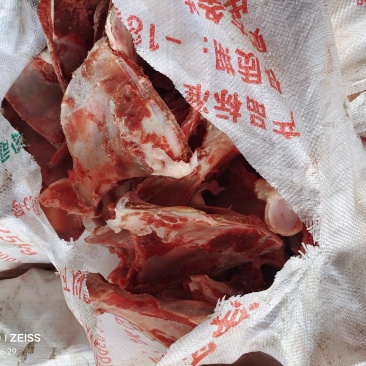 猪杂骨，熬汤，拆骨肉用