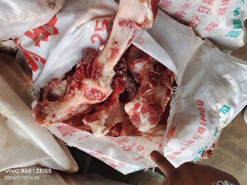 猪杂骨，熬汤，拆骨肉用