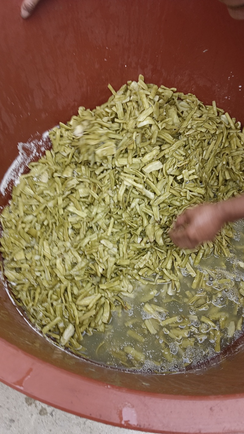 抽丝脆芋梗