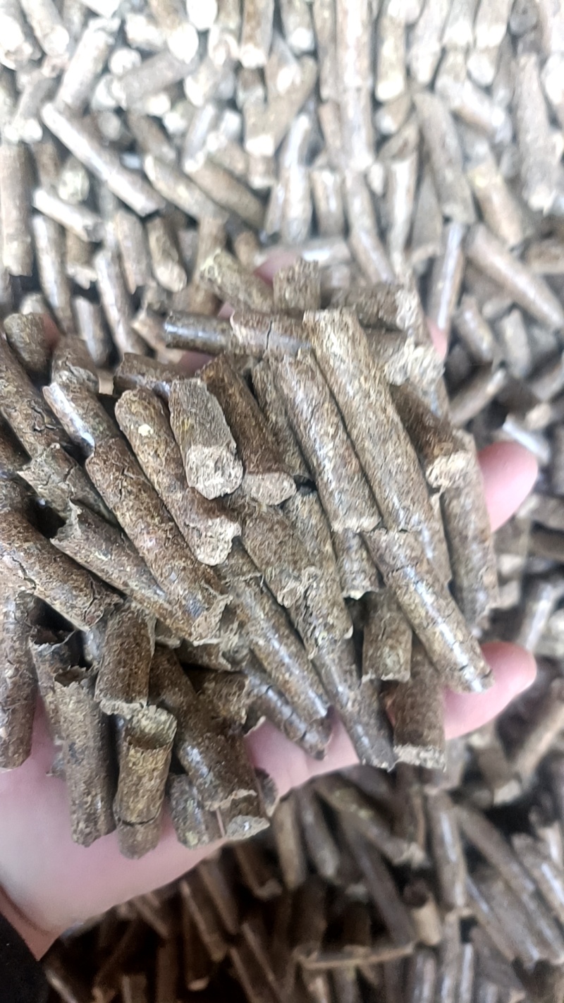精品生物质颗粒燃料灰分低热值高厂家直适合燃烧炉电厂等