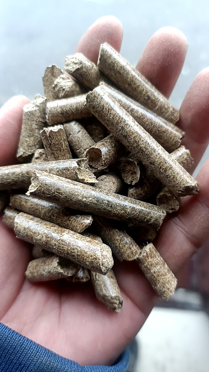 精品生物质颗粒燃料灰分低热值高厂家直适合燃烧炉电厂等